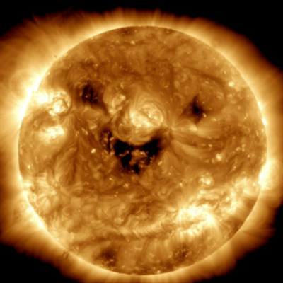 Il Sole si mette in posa e sorride al telescopio Nasa